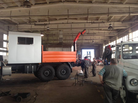 Камаз 43118 автомастерская с краном манипулятором Fassi 50А
