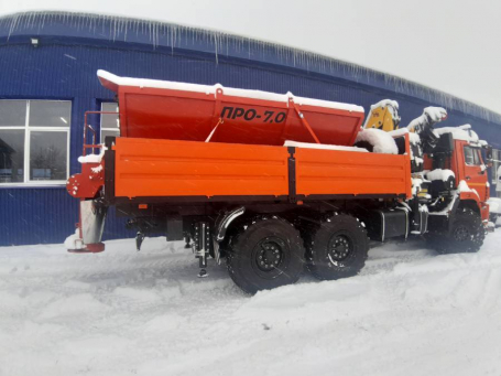 КАМАЗ-43118 бортовой с КМУ и пескоразбрасывательным оборудованием