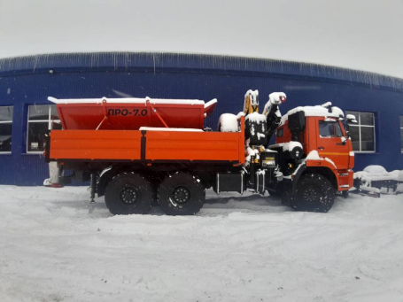 КАМАЗ-43118 бортовой с КМУ и пескоразбрасывательным оборудованием