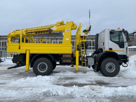IVECO EUROCARGO бурильно-крановая машина (БКМ)