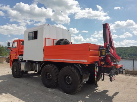 Камаз 43118 автолавка с краном манипулятором Fassi 50А